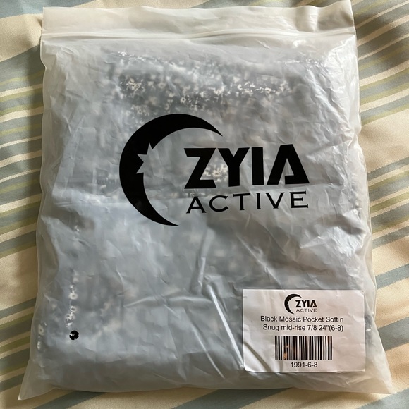 Zyia Black Mosaic Pocket Soft n Snug mid-rise 7/8 24” size 6-8 - Picture 2 of 6